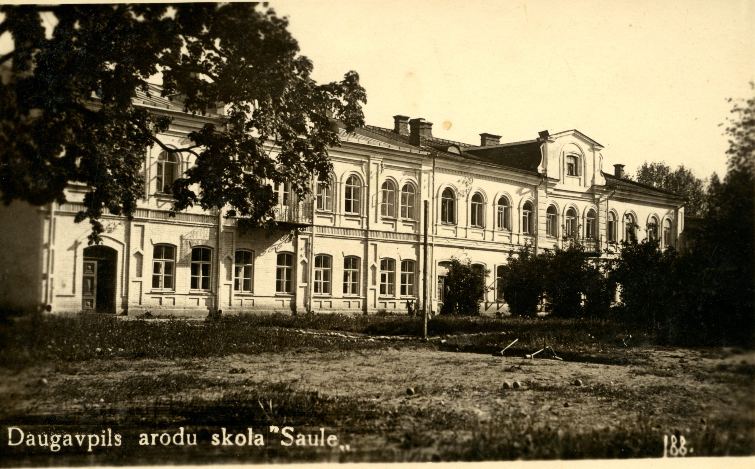 100 GADI SAULES IELĀ 8