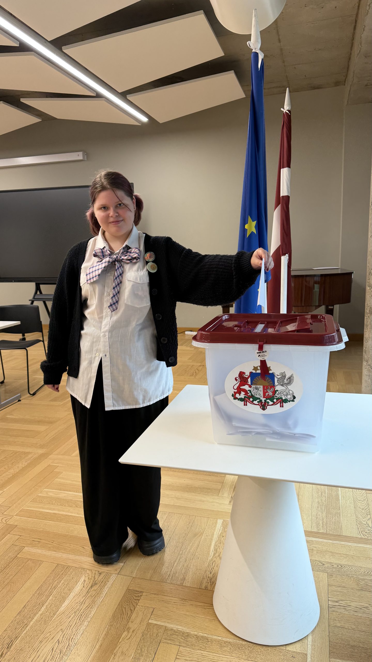 Saules skolā notikušas Signālvēlēšanas – jaunieši praktiski iepazīst demokrātijas procesu